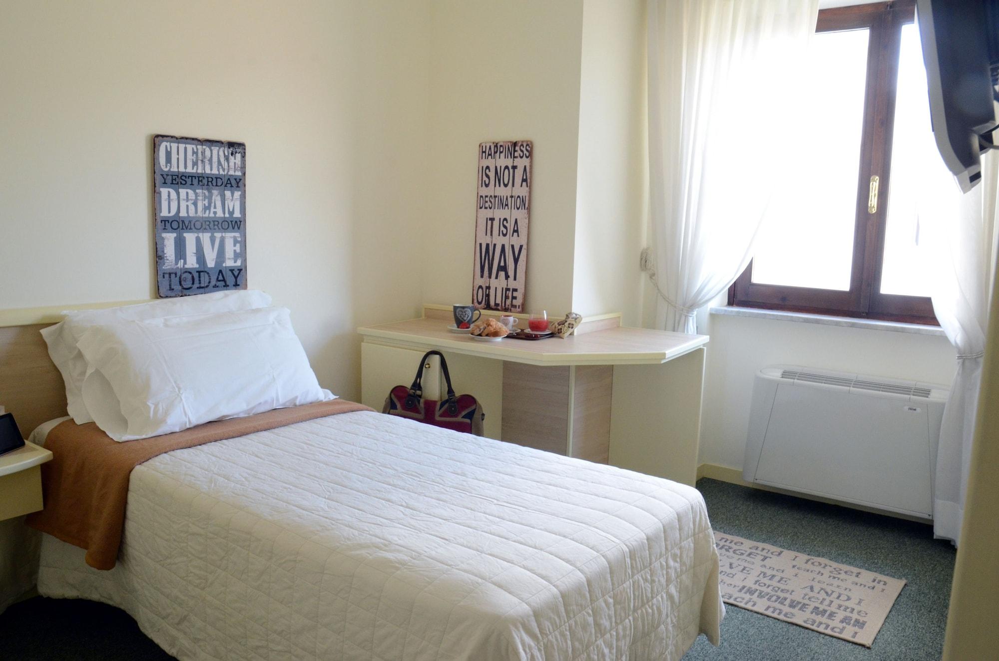 Hotel Bassetto Ferentino Buitenkant foto