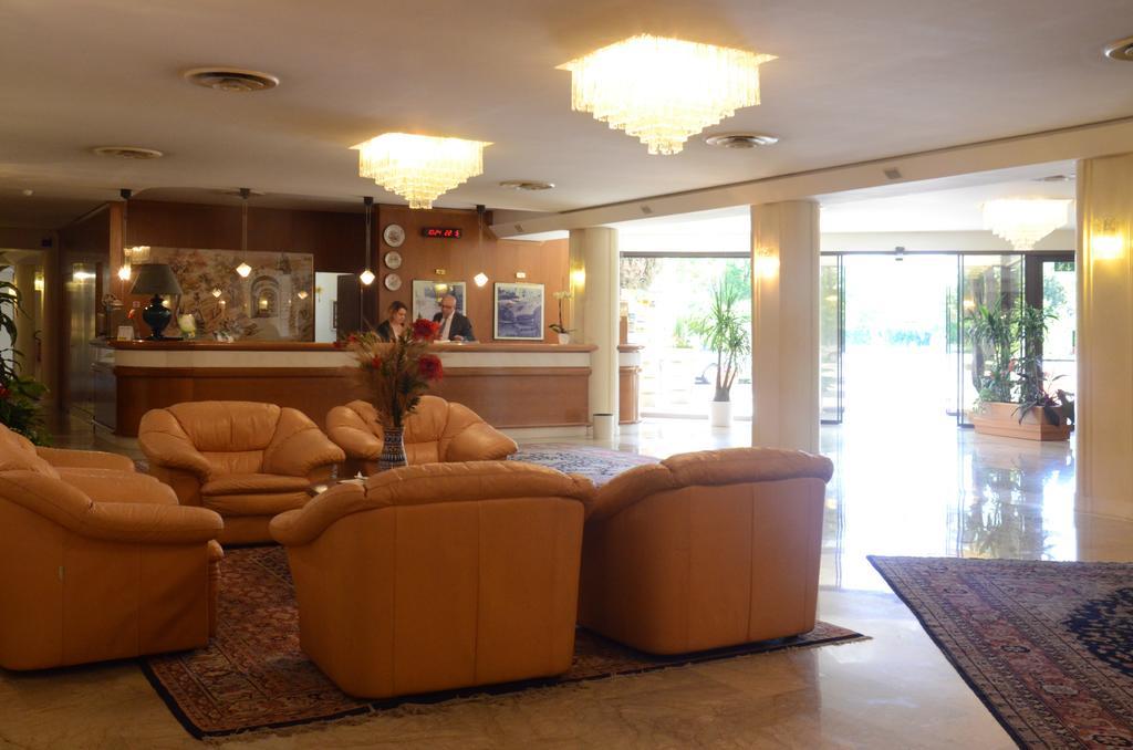 Hotel Bassetto Ferentino Buitenkant foto