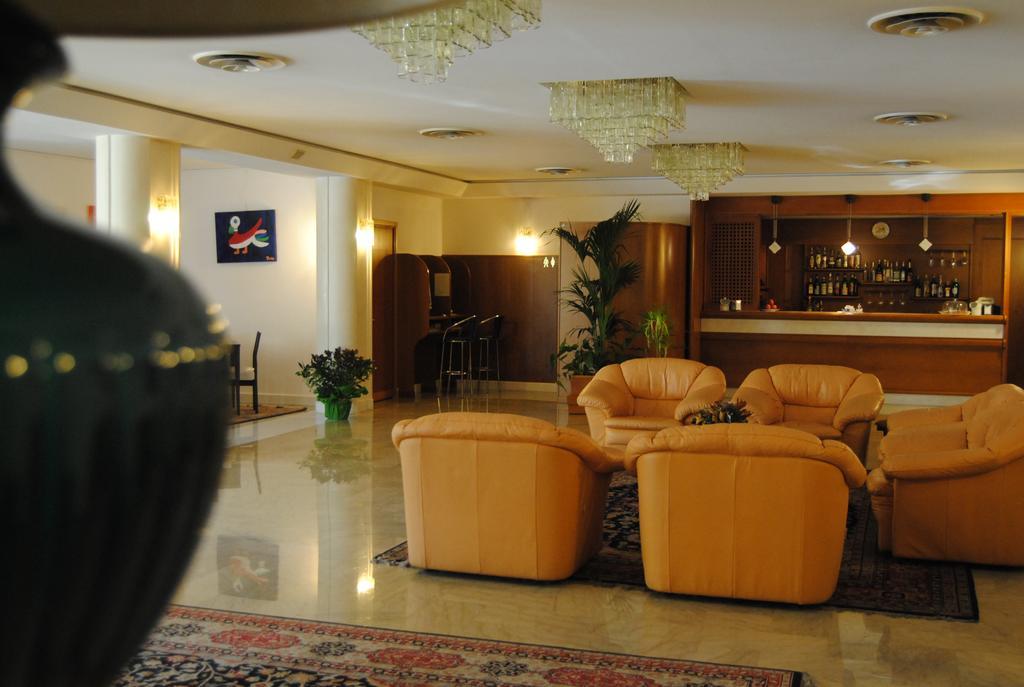 Hotel Bassetto Ferentino Buitenkant foto