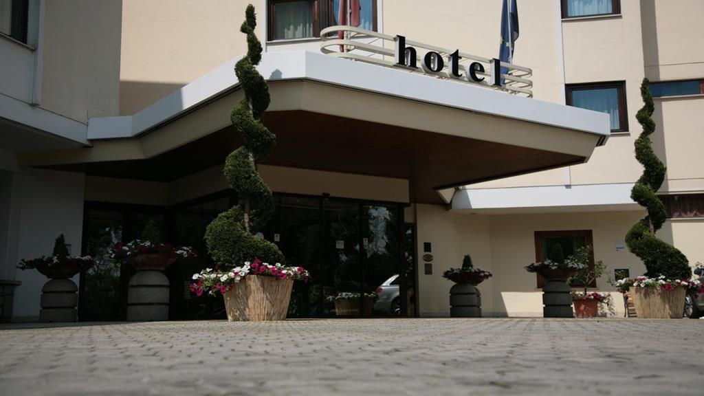 Hotel Bassetto Ferentino Buitenkant foto